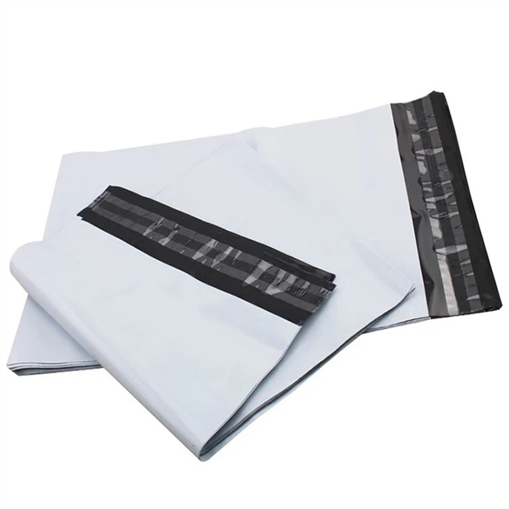 Mailing Bag With Self-sealing Tape